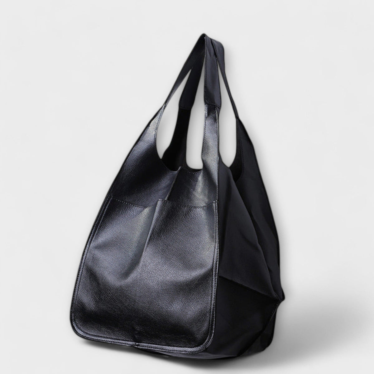 Urania | Oversized Leather Weekender Bag 1
