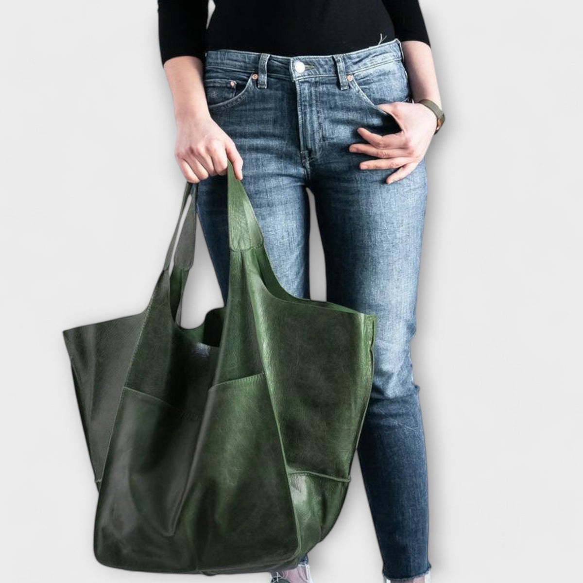 Urania | Oversized Leather Weekender Bag 15